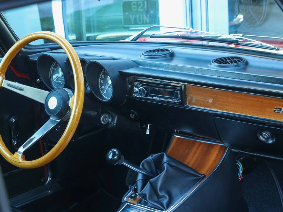 Imagen 32/50 de Alfa Romeo 2000 GT Veloce (1972)