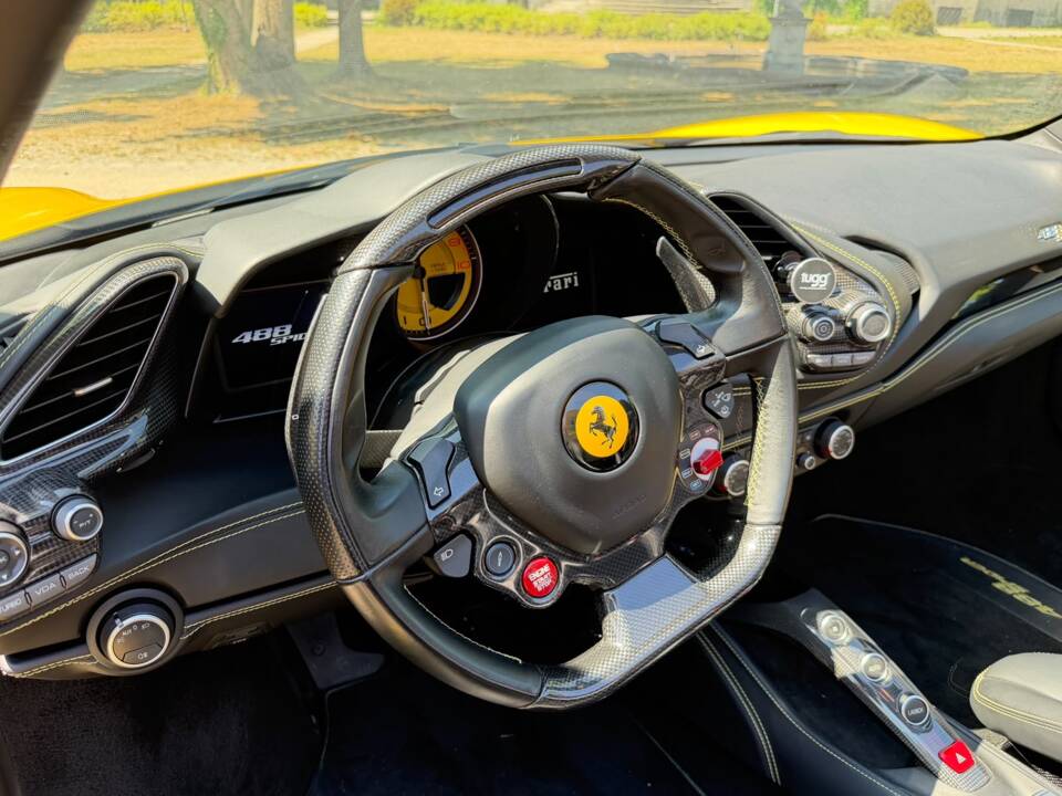 Image 12/18 of Ferrari 488 Spider (2018)