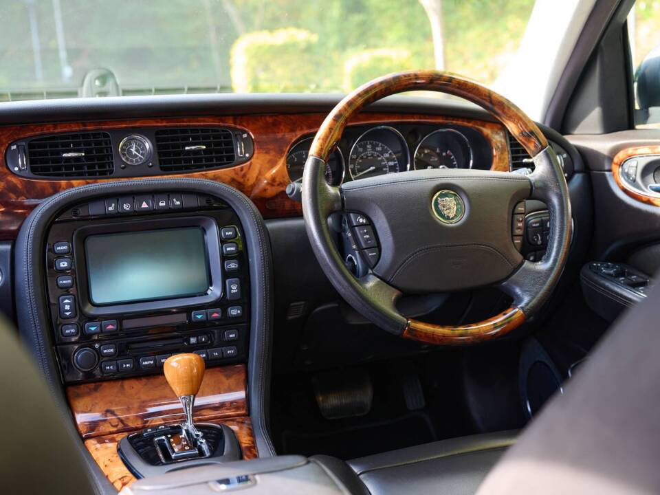 Bild 6/8 von Jaguar S-Type 4.2 V8 R (2006)