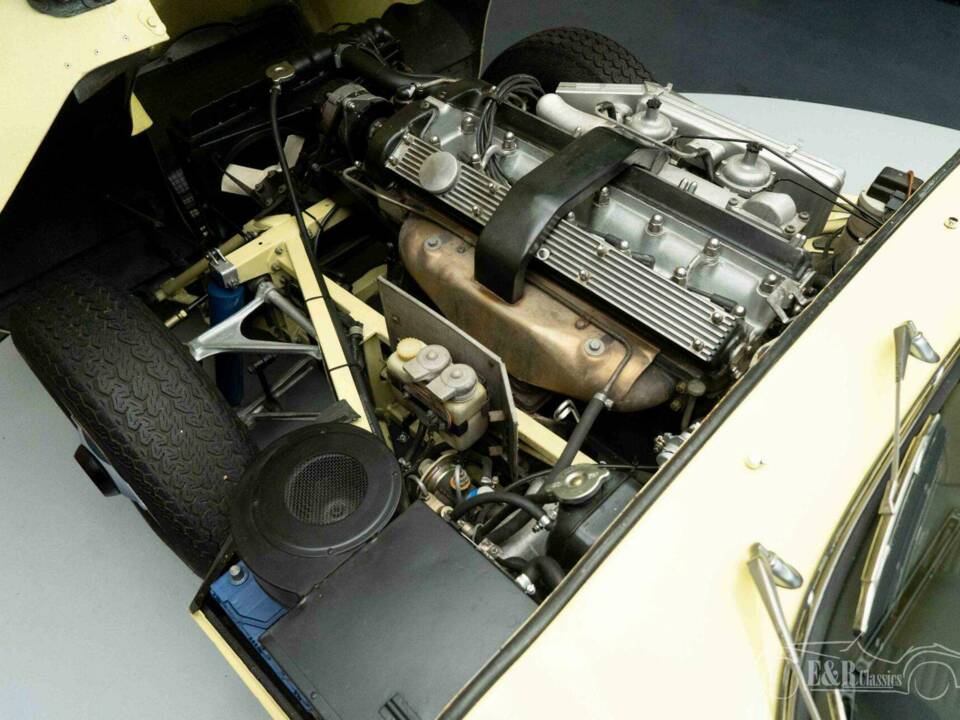 Image 17/19 de Jaguar E-Type (1970)