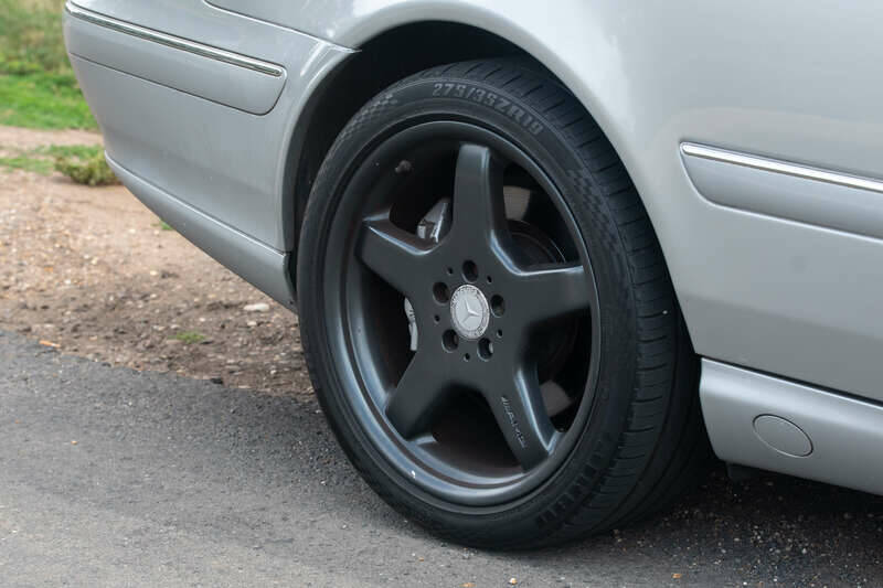 Imagen 24/50 de Mercedes-Benz CL 600 (2003)