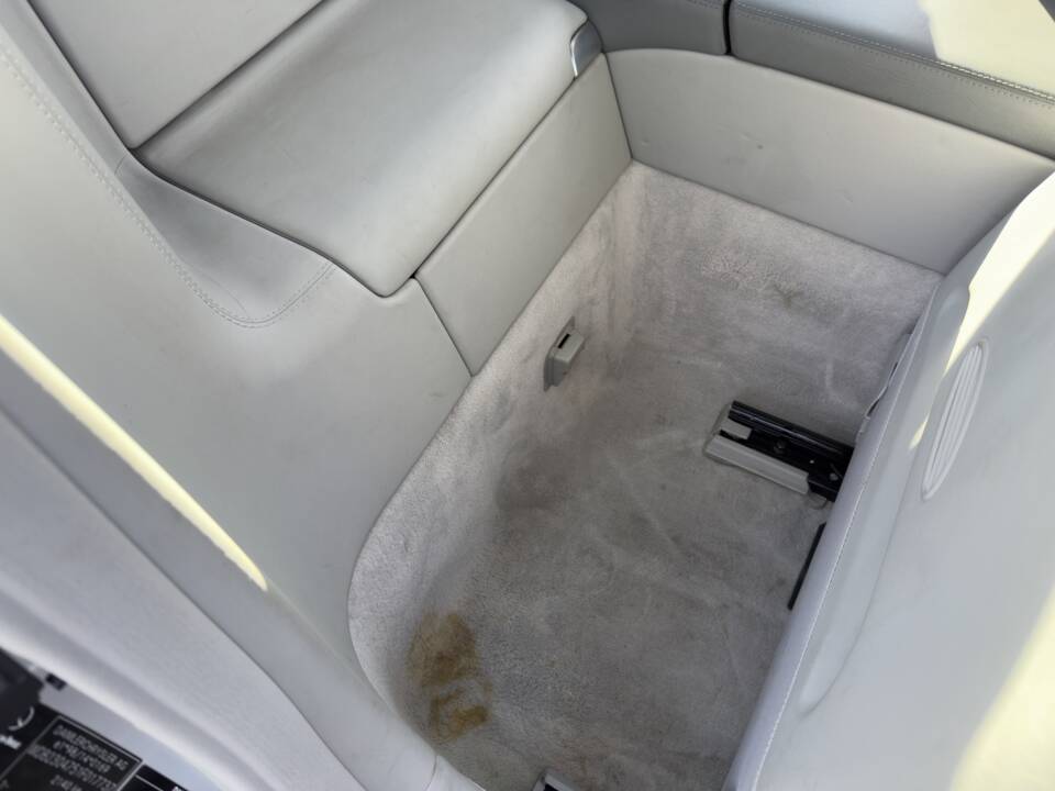 Image 56/89 of Mercedes-Benz SL 500 (2002)