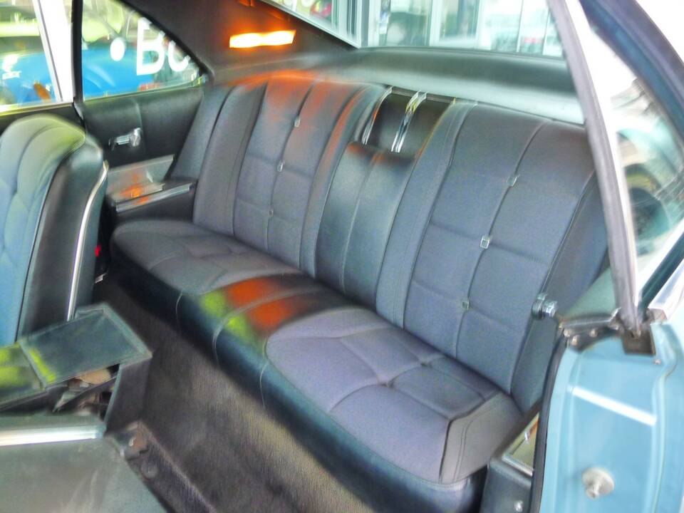 Image 12/15 of Oldsmobile Toronado (1967)
