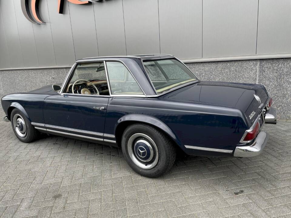 Image 6/36 of Mercedes-Benz 230 SL (1967)