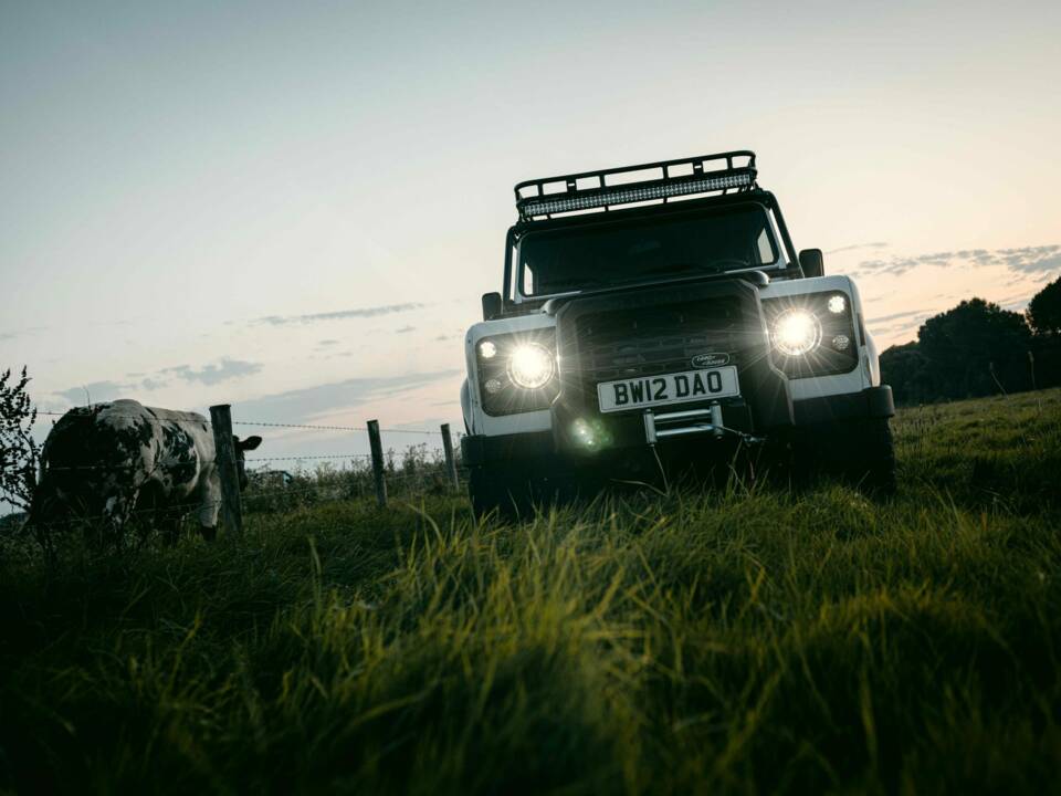 Bild 28/42 von Land Rover Defender Works V8 Trophy (2012)