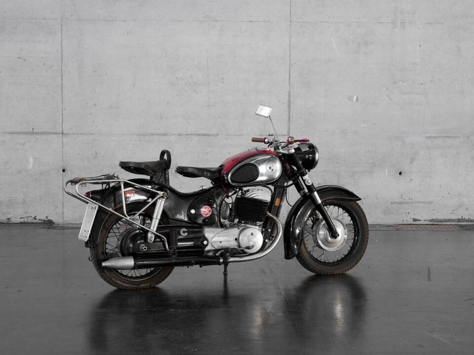 Image 4/14 of Puch 250 SG (1955)
