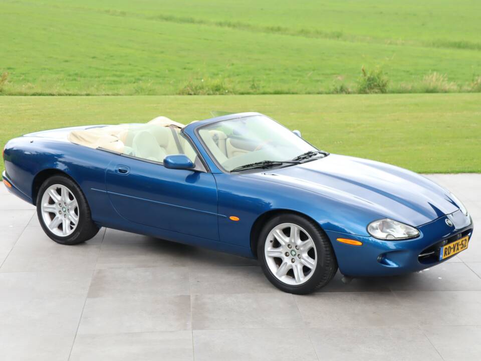 Image 1/50 de Jaguar XK8 4.0 (1997)