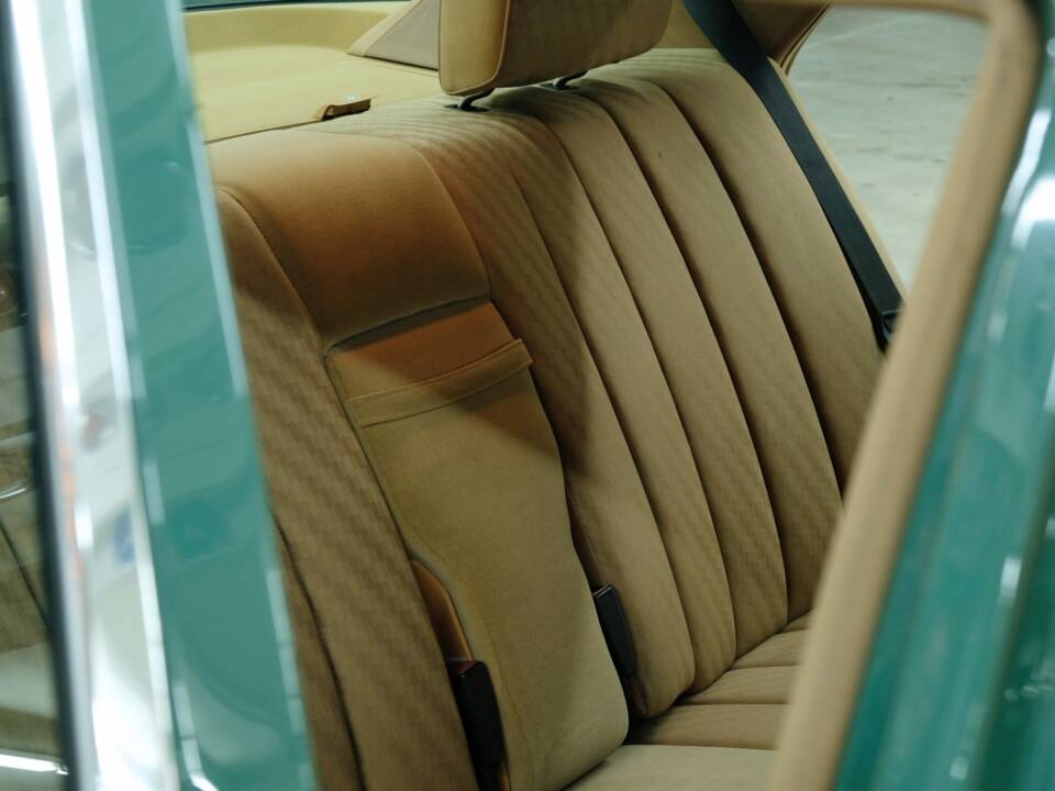 Bild 22/50 von Mercedes-Benz 260 SE (1990)