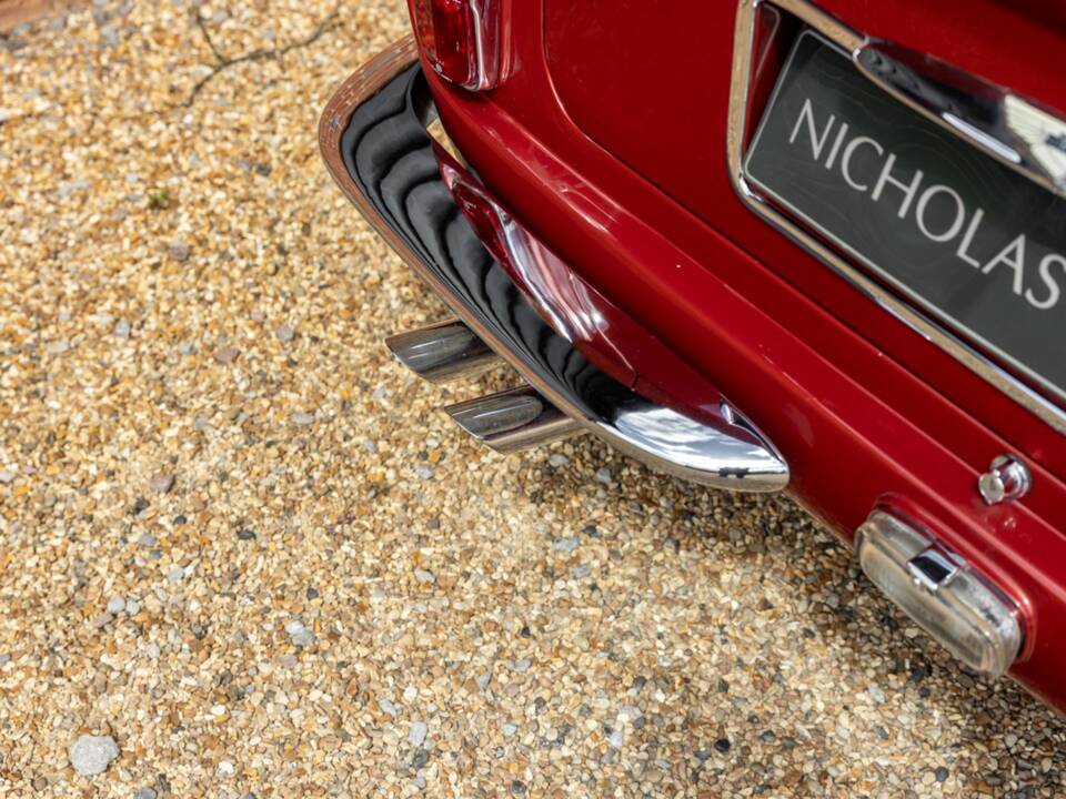 Bild 25/50 von Aston Martin DB 6 Vantage (1969)