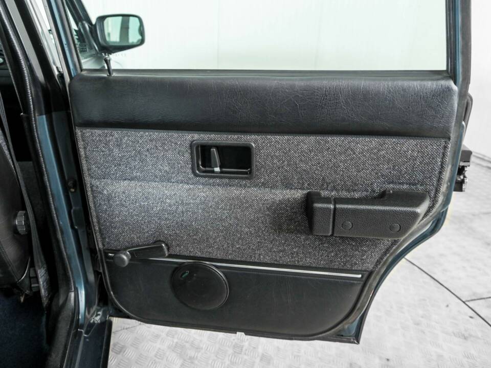 Immagine 37/50 di Volvo 240 GL (1990)