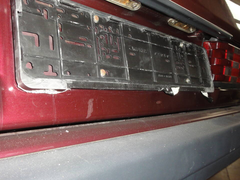 Image 43/137 of Mercedes-Benz 190 E 1.8 Avantgarde &quot;Rosso&quot; (1992)