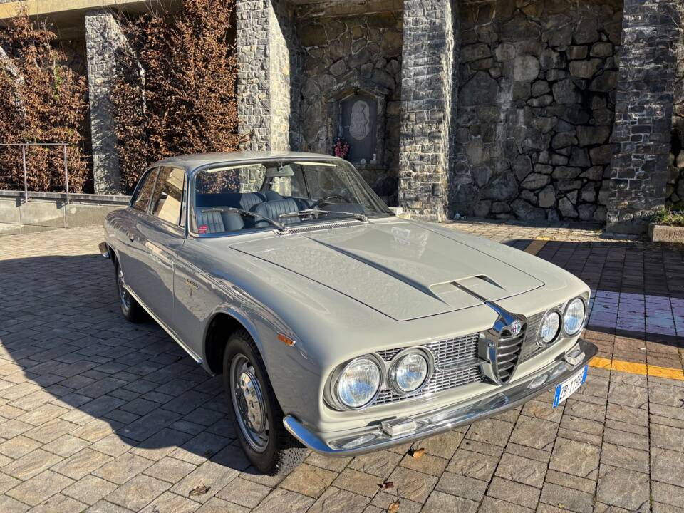 Bild 5/32 von Alfa Romeo 2600 Sprint (1963)