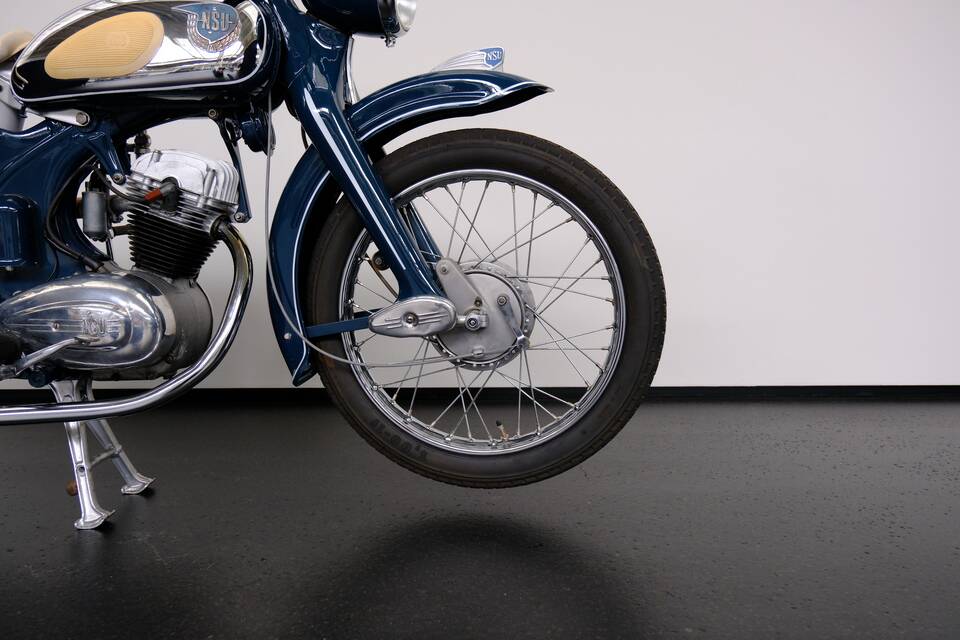 Immagine 2/84 di NSU Superfox (1956)