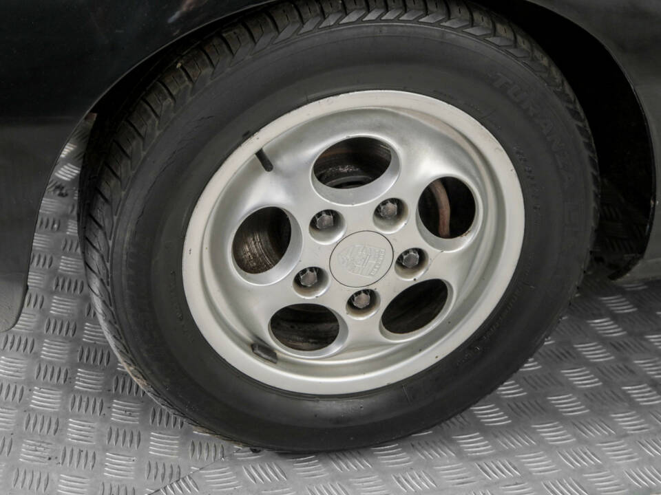 Immagine 26/50 di Porsche 924 S (1986)