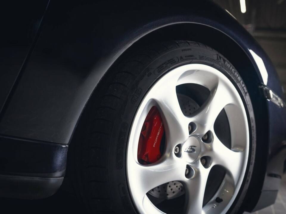 Bild 4/15 von Porsche 911 Carrera 4S (2003)