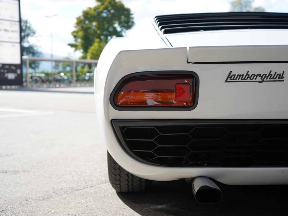 Afbeelding 41/74 van Lamborghini Miura P 400 (1968)