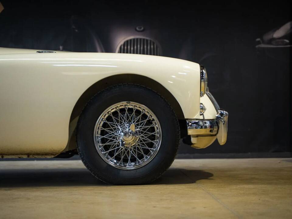 Image 4/17 of MG MGA Twin Cam (1958)