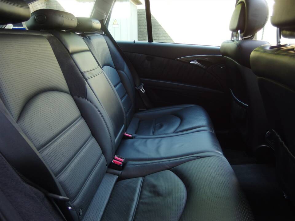 Image 55/98 of Mercedes-Benz E 63 AMG T (2008)