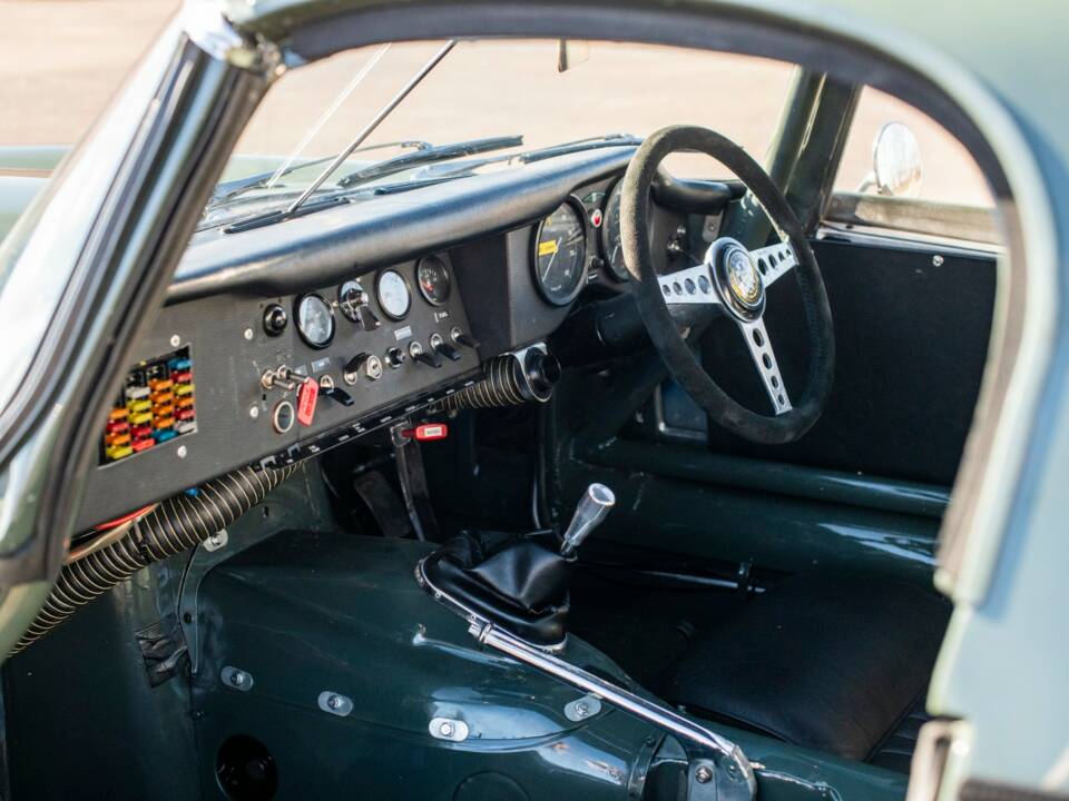 Afbeelding 10/20 van Jaguar E-Type "Semi-Lightweight" (1965)