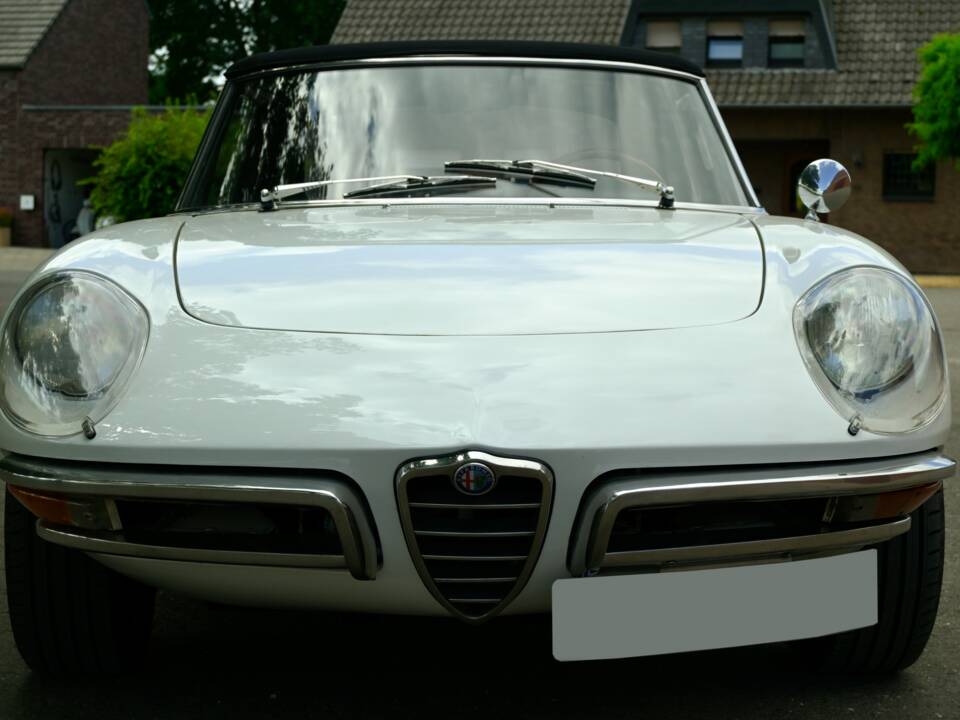 Image 5/66 of Alfa Romeo 1750 Spider Veloce (1968)