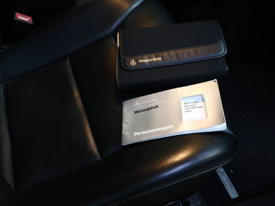 Immagine 26/43 di Mercedes-Benz E 200 (1994)