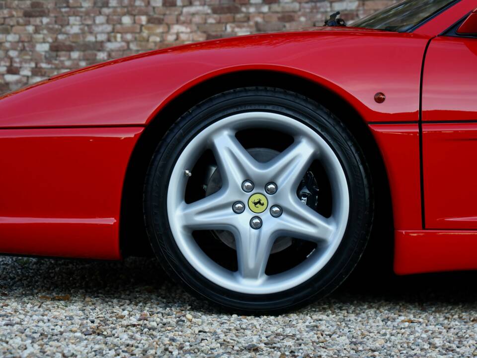 Immagine 19/50 di Ferrari F 355 Berlinetta (1996)
