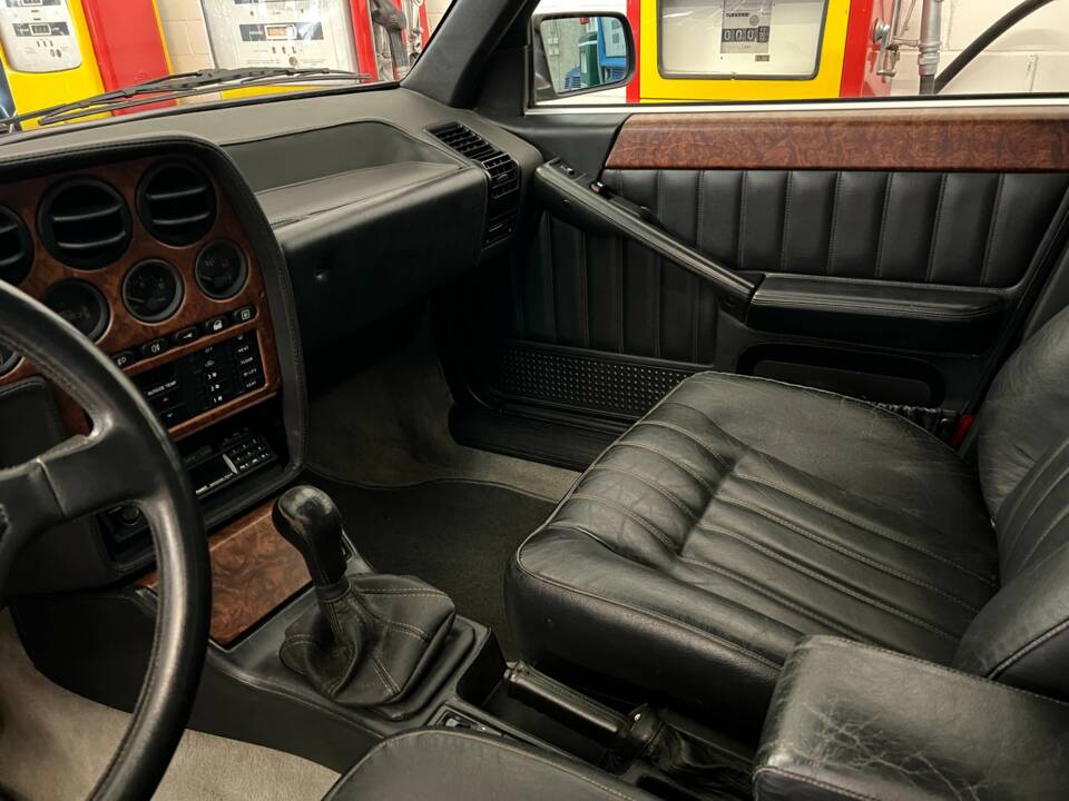 Image 10/16 of Lancia Thema 8.32 (1988)