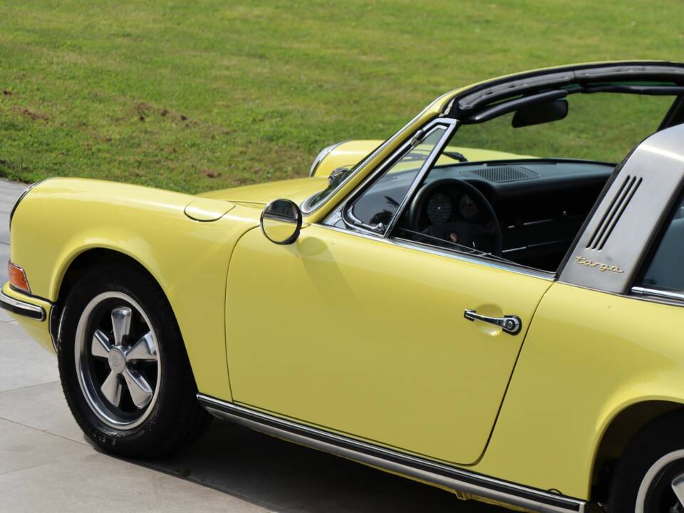 Image 37/50 of Porsche 911 2.2 T (1971)