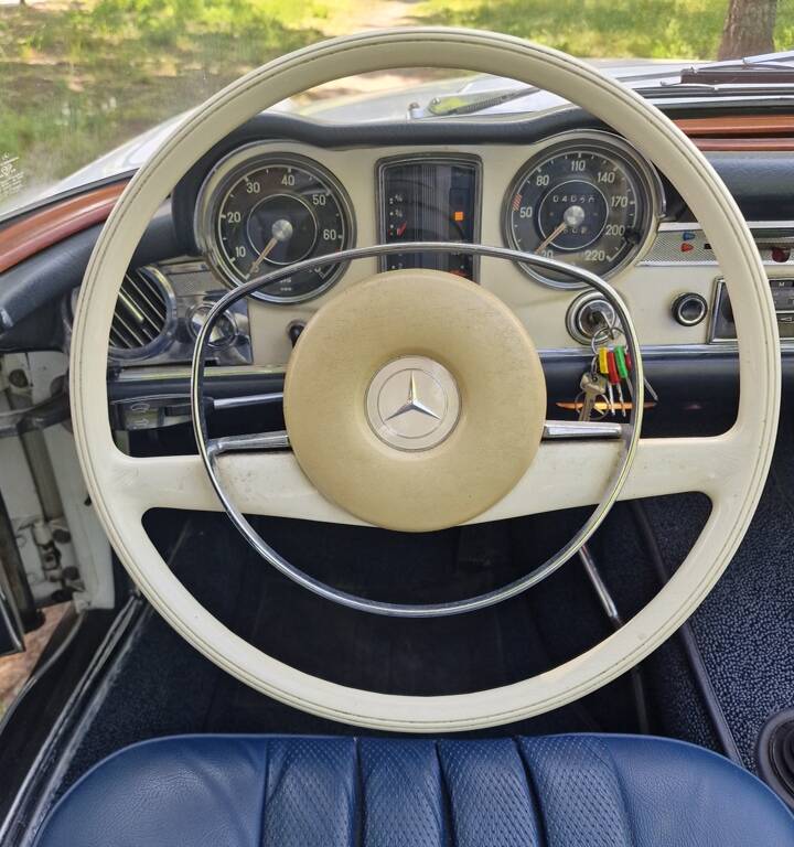 Image 22/100 de Mercedes-Benz 250 SL (1967)
