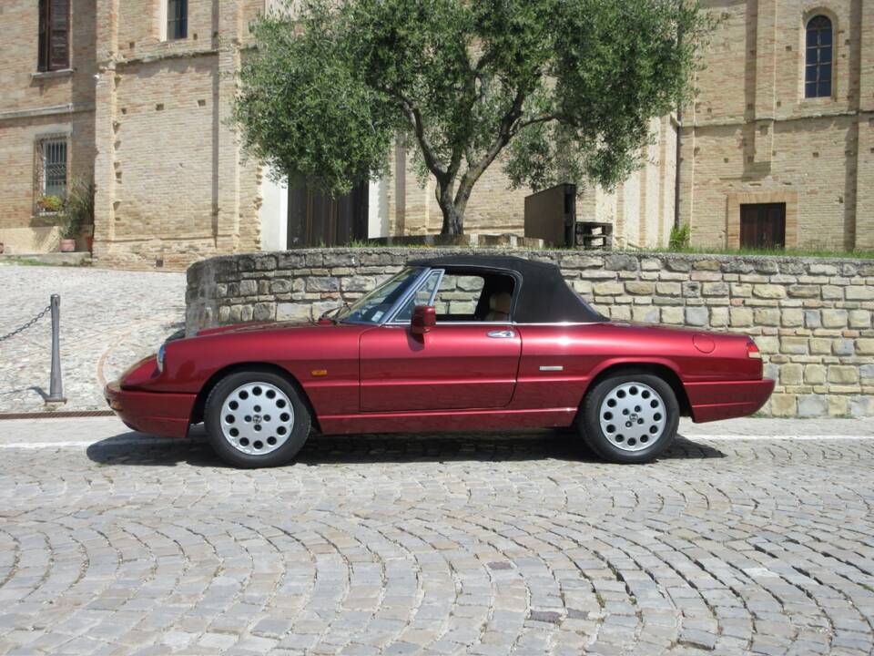 Immagine 15/26 di Alfa Romeo 2.0 Spider (1990)