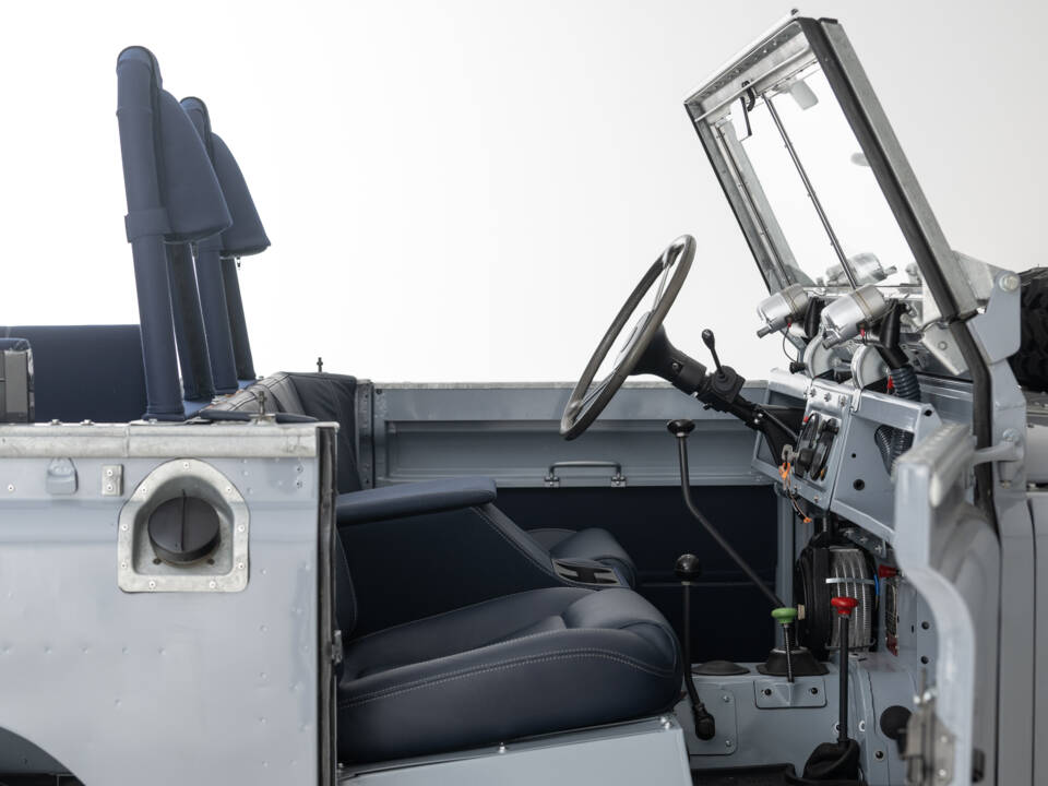 Image 14/25 of Land Rover 88 (1961)