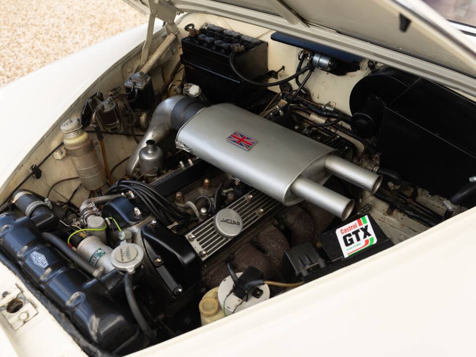 Image 14/50 of Jaguar Mk II 2.4 (1967)