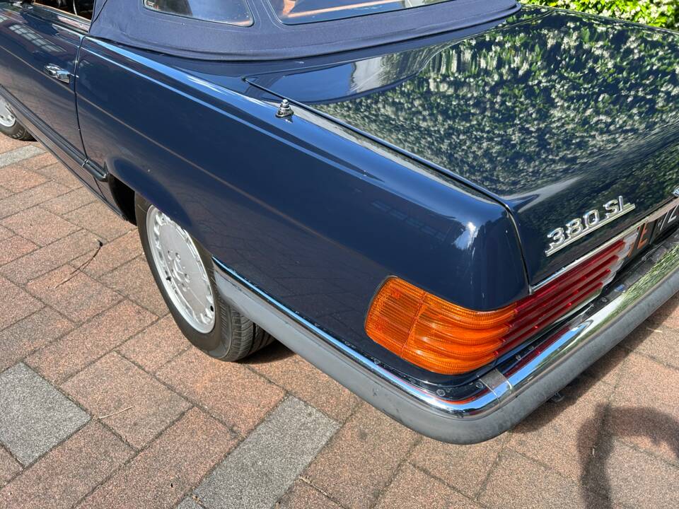 Image 16/50 of Mercedes-Benz 380 SL (1983)
