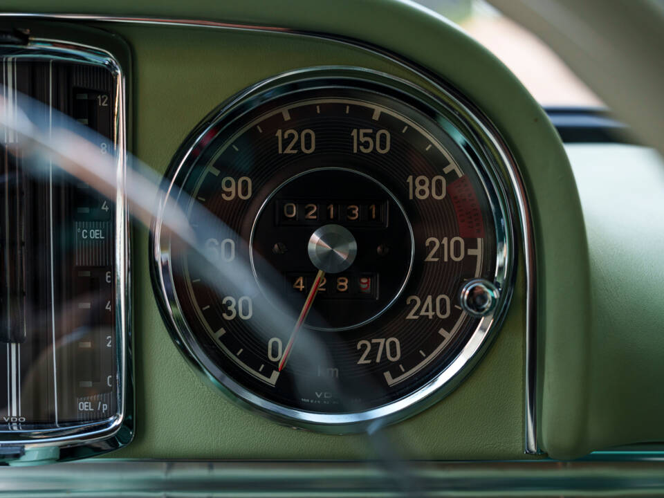 Image 17/26 of Mercedes-Benz 300 SL Roadster (1963)