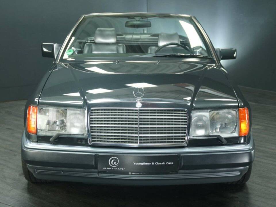 Image 9/30 de Mercedes-Benz 300 CE-24 (1993)