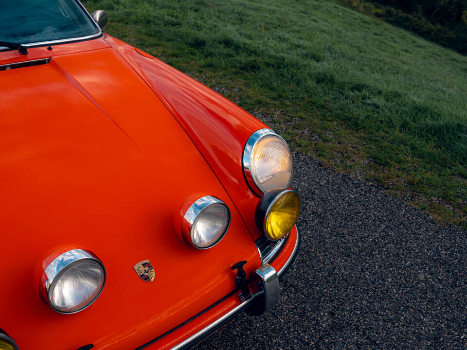 Image 28/63 of Porsche 911 R (1967)