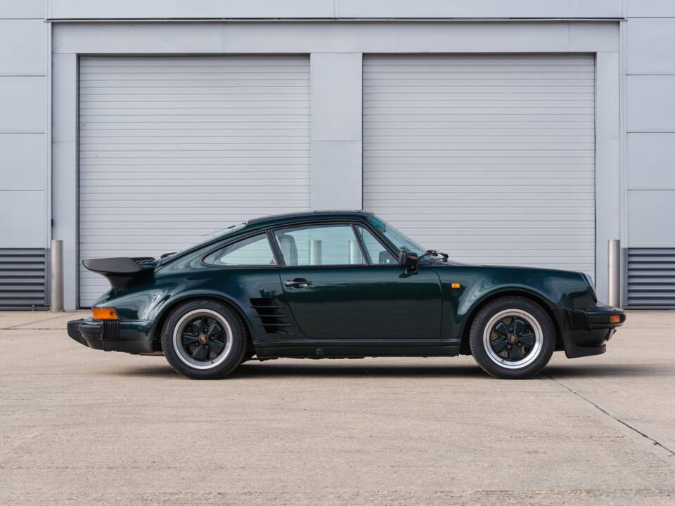 Image 8/52 of Porsche 911 Carrera 3.2 (1989)