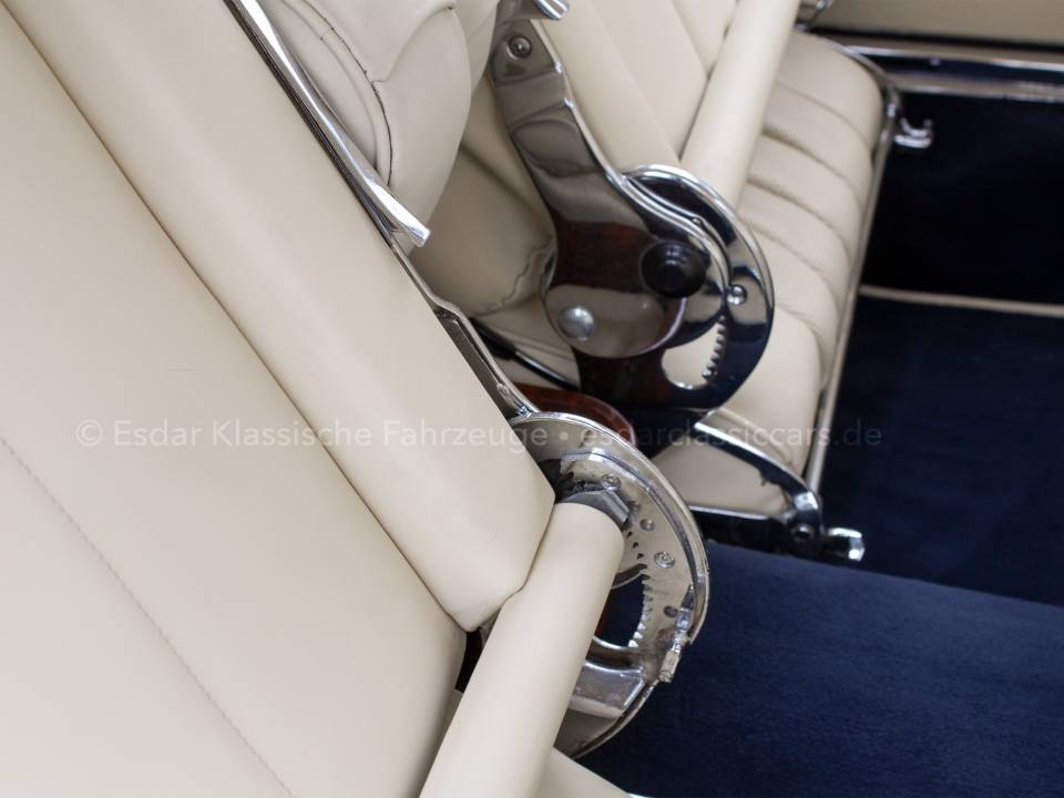 Image 34/40 of Mercedes-Benz 220 SE b (1964)