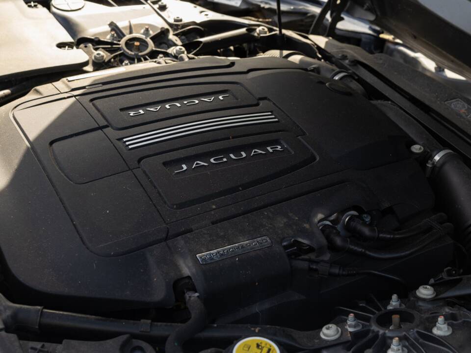 Image 5/45 of Jaguar F-Type (2016)
