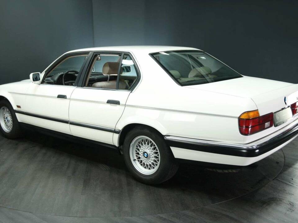 Afbeelding 4/30 van BMW 735i (1987)