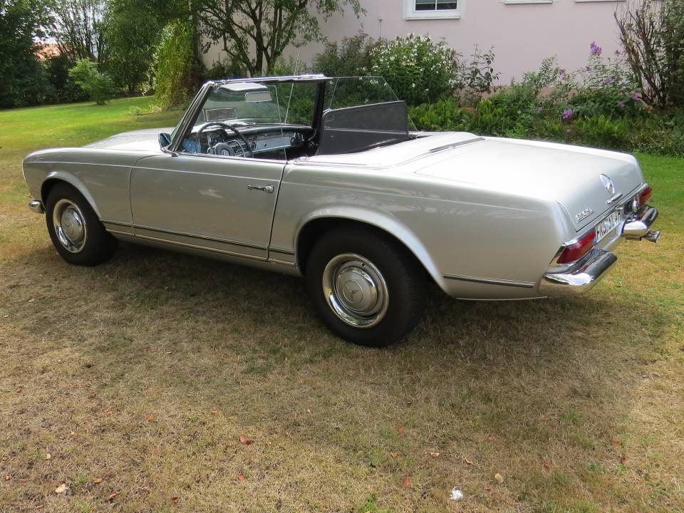 Image 11/41 of Mercedes-Benz 230 SL (1966)