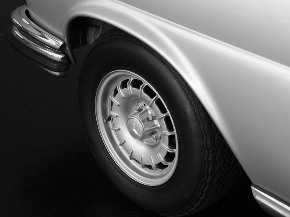 Afbeelding 50/50 van Mercedes-Benz 280 SE (1968)