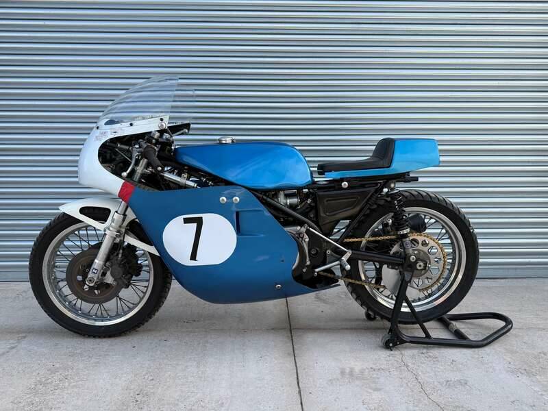 Image 2/42 of Triumph T 150 V Trident (1973)