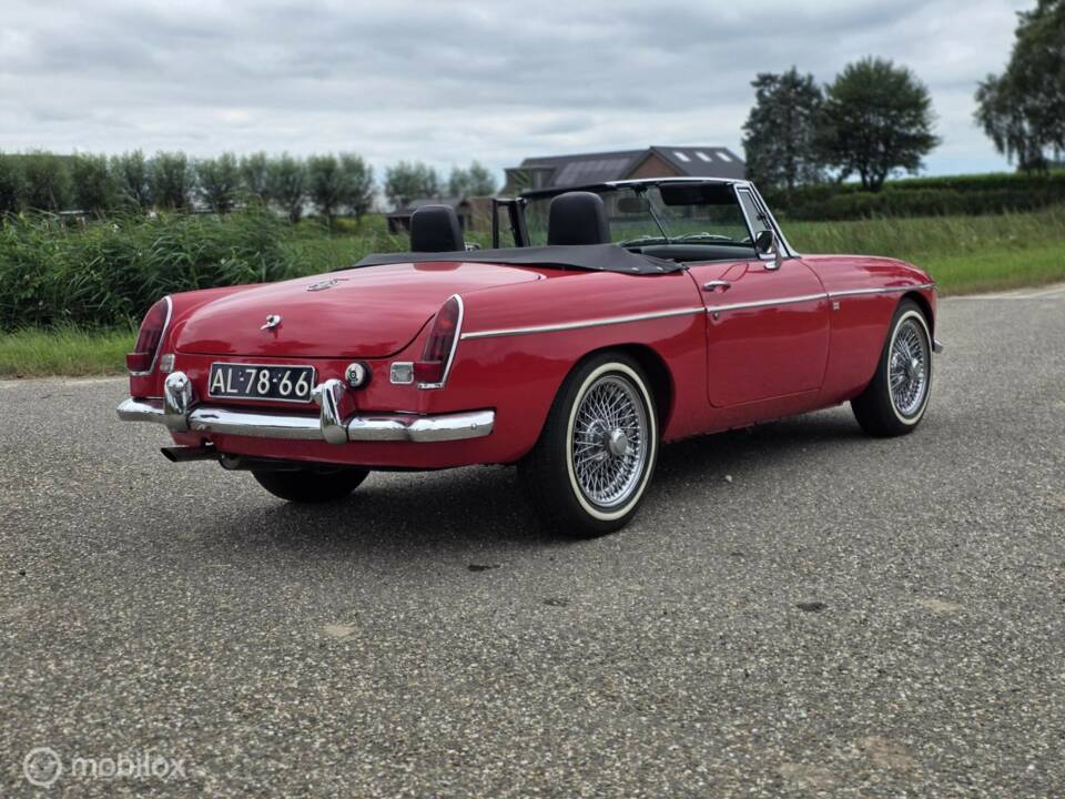 Image 8/44 of MG MGC (1969)