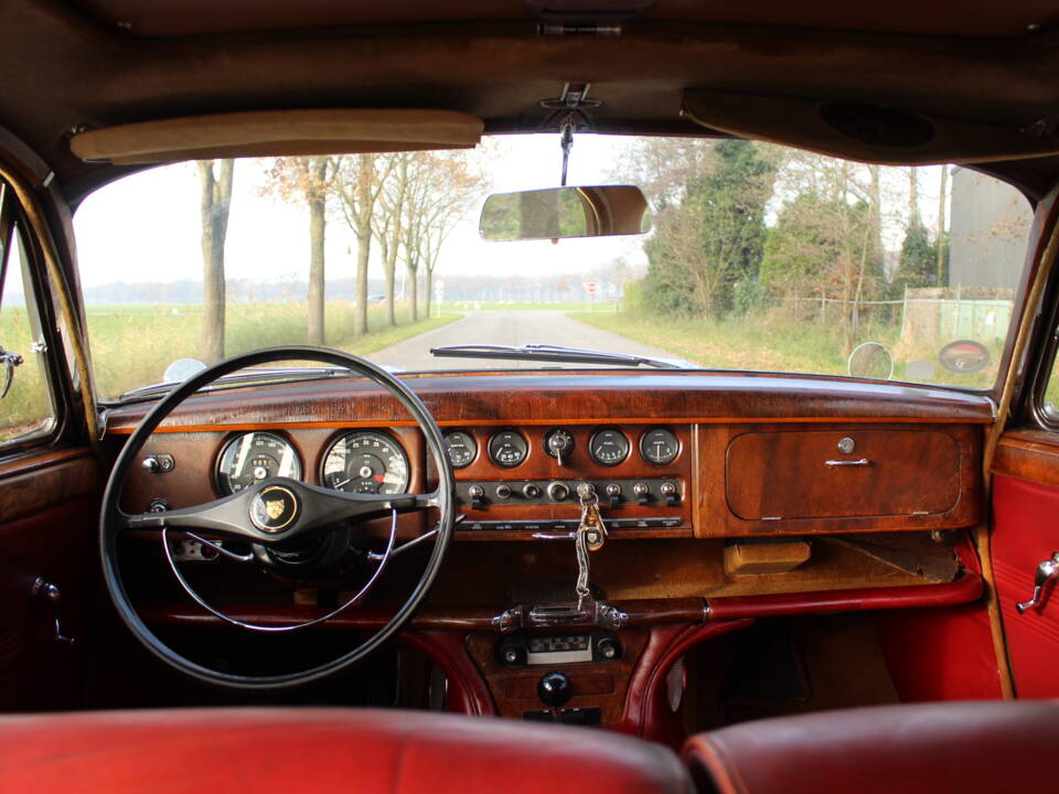 Immagine 5/19 di Jaguar S-Type 3.4 (1967)