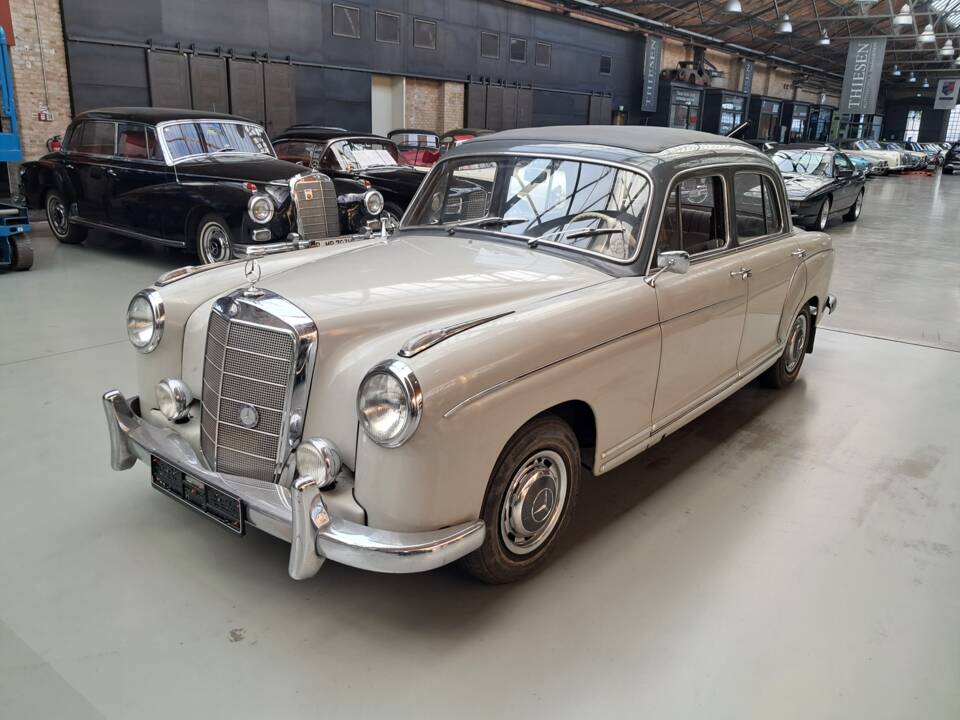 Imagen 2/18 de Mercedes-Benz 220 S (1958)