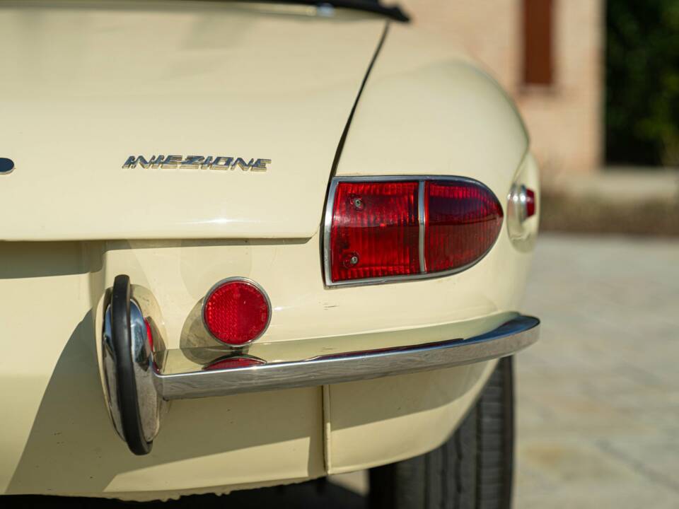 Image 17/50 of Alfa Romeo 1750 Spider Veloce (1969)