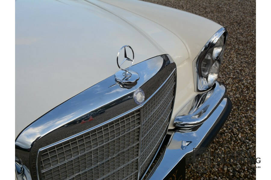 Image 22/50 of Mercedes-Benz 280 SE 3,5 (1971)