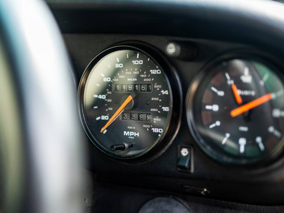 Image 32/45 de Porsche 911 Carrera RS (1990)