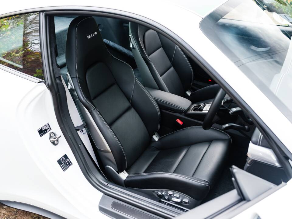 Image 23/42 of Porsche 911 R (2016)